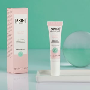 SKINLABO-SIERO-SCHIARENTE-MACCHIE-AMBIENTATA